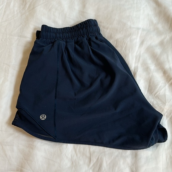 Lululemon- Hotty Hot Low-Rise Short 4” 🍋 - Picture 2 of 3